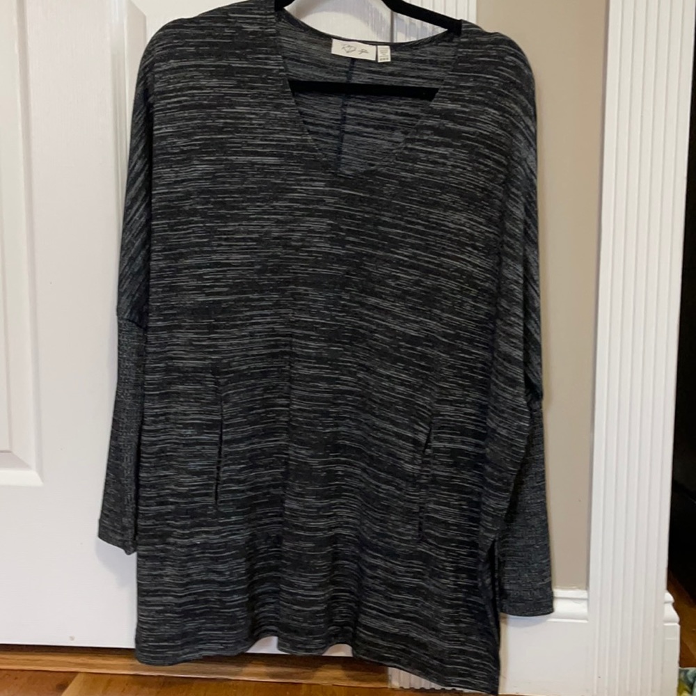 Dolman sleeve tunic top with pocket detail